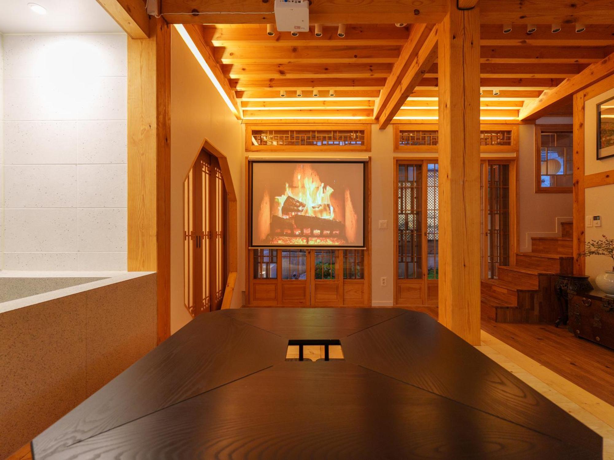 Awik Hanok Hotel *