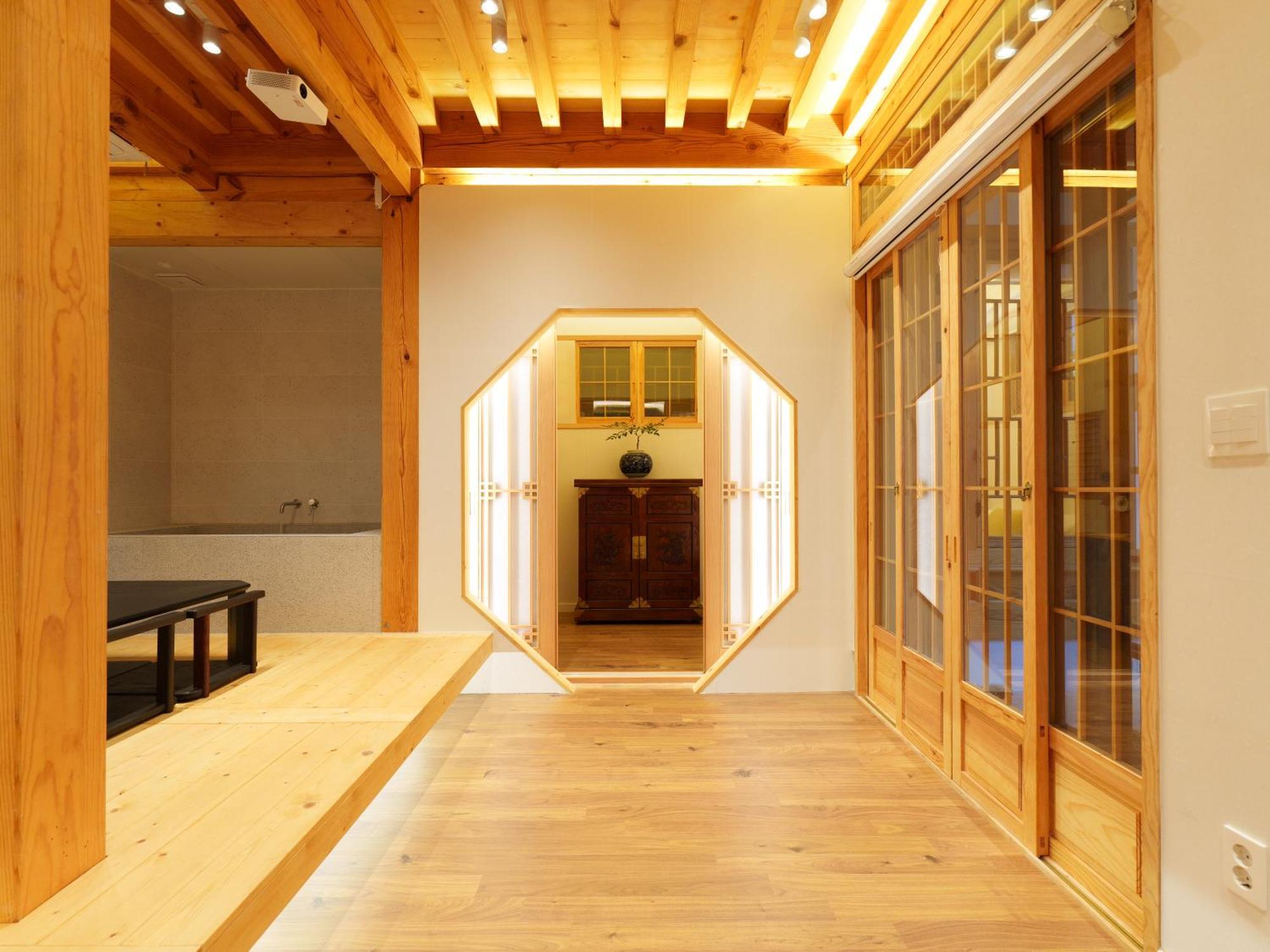 Awik Hanok *