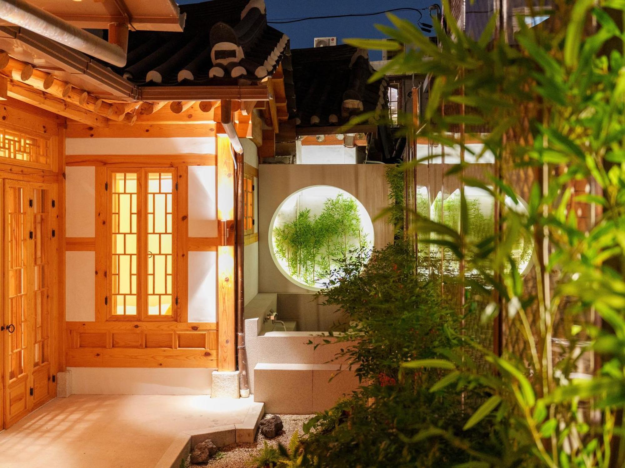 Awik Hanok *
