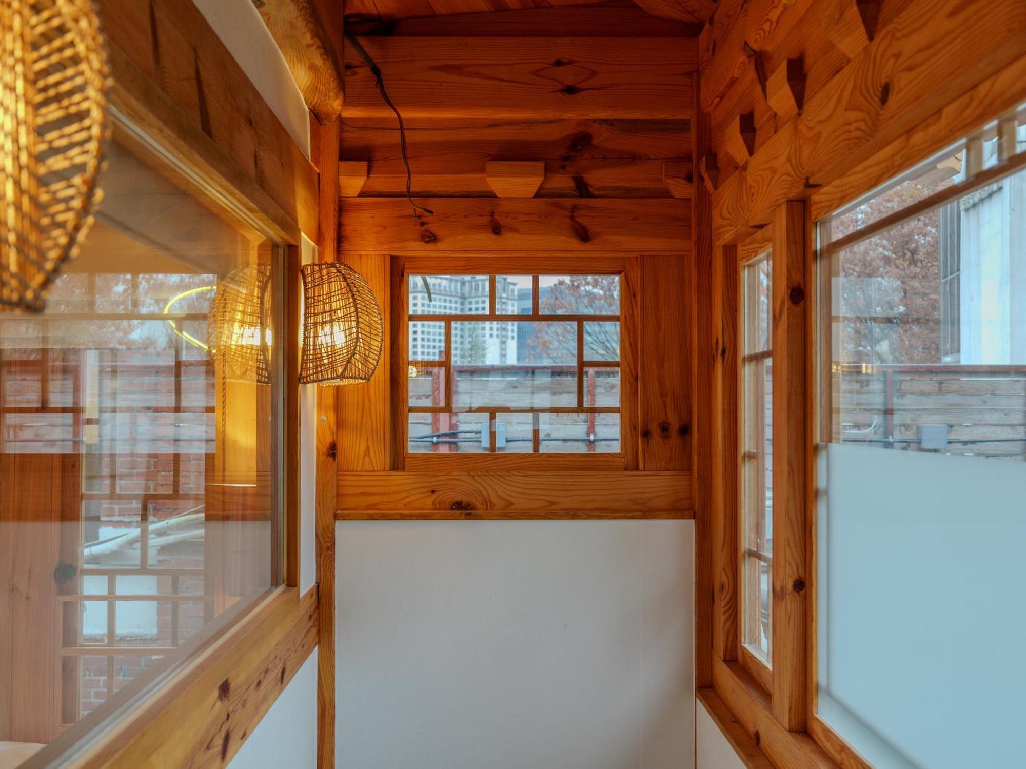 Awik Hanok Hotel