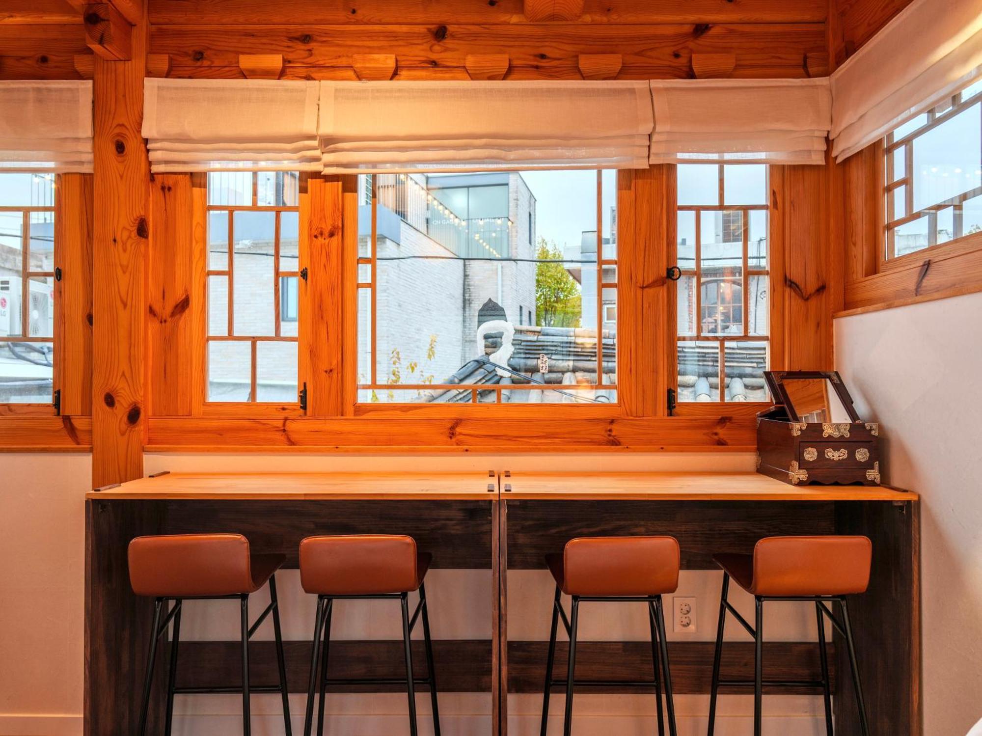 Awik Hanok Hotel