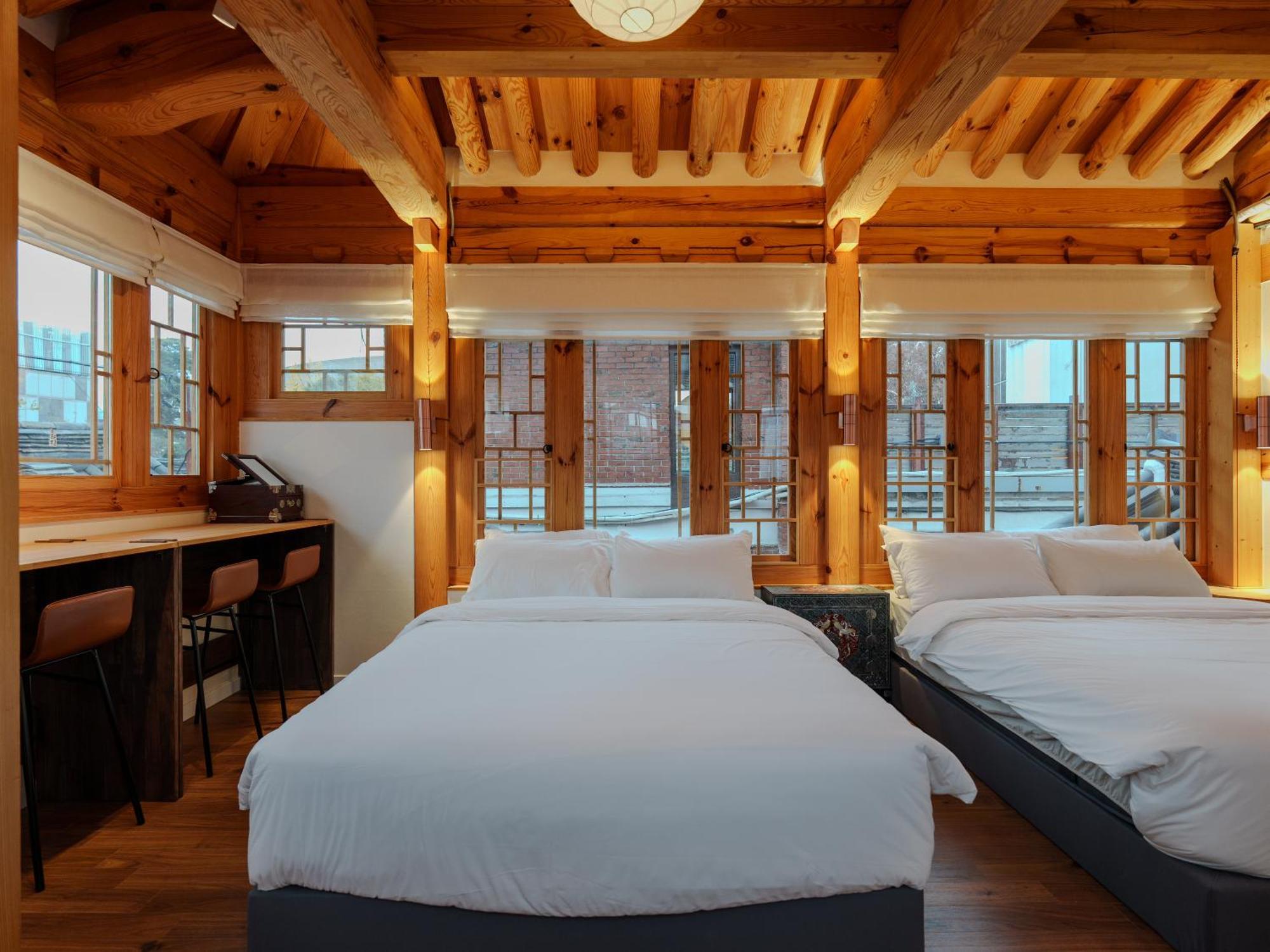 Awik Hanok *