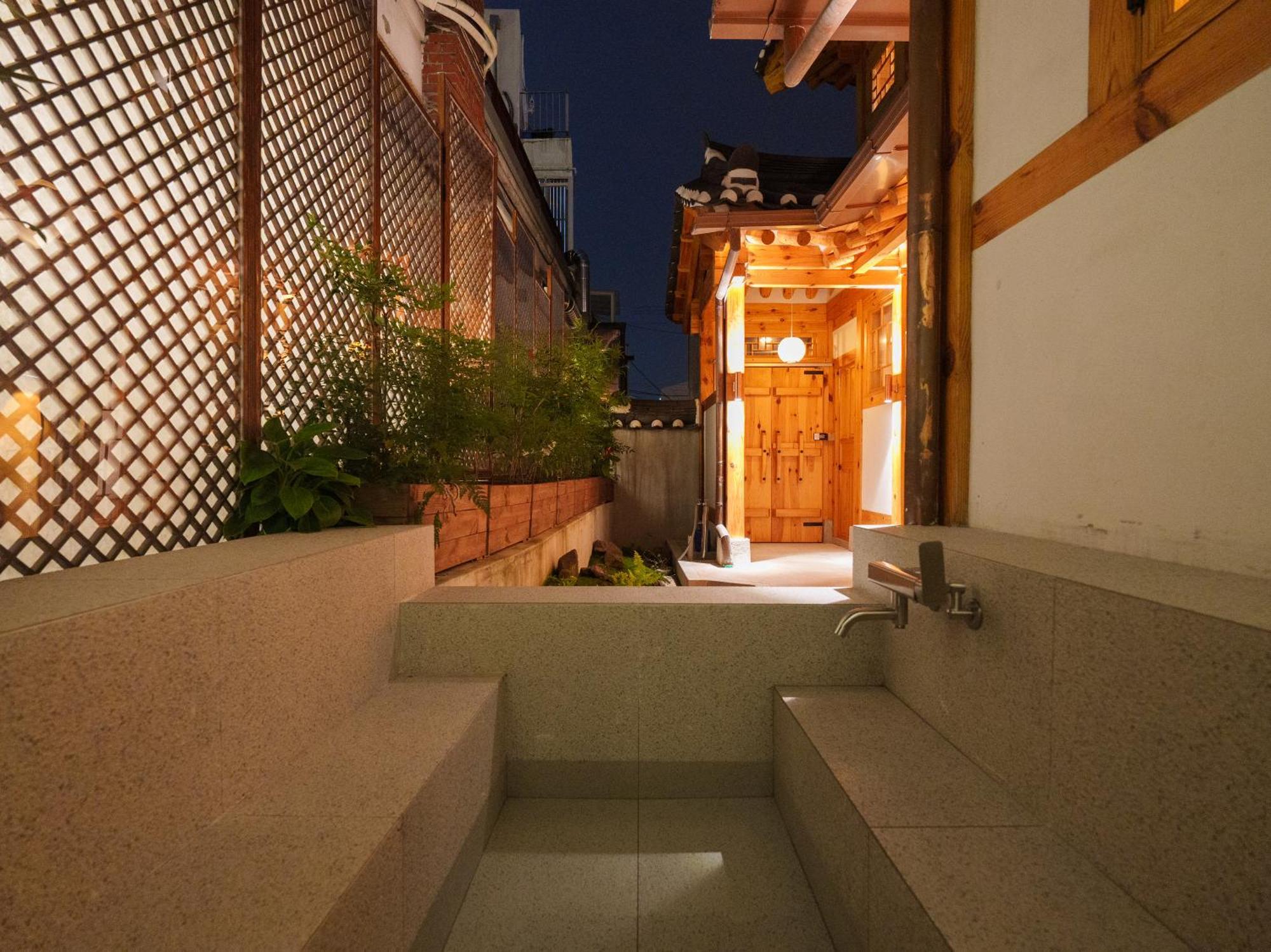Awik Hanok * Seoul