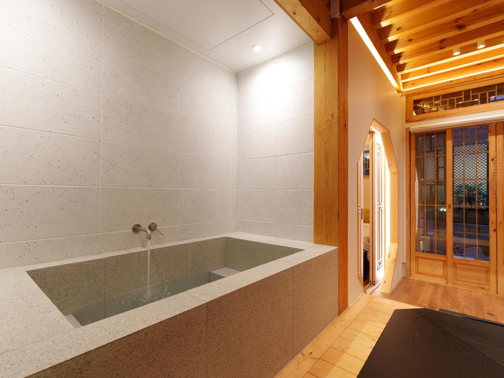 Hotel Awik Hanok *