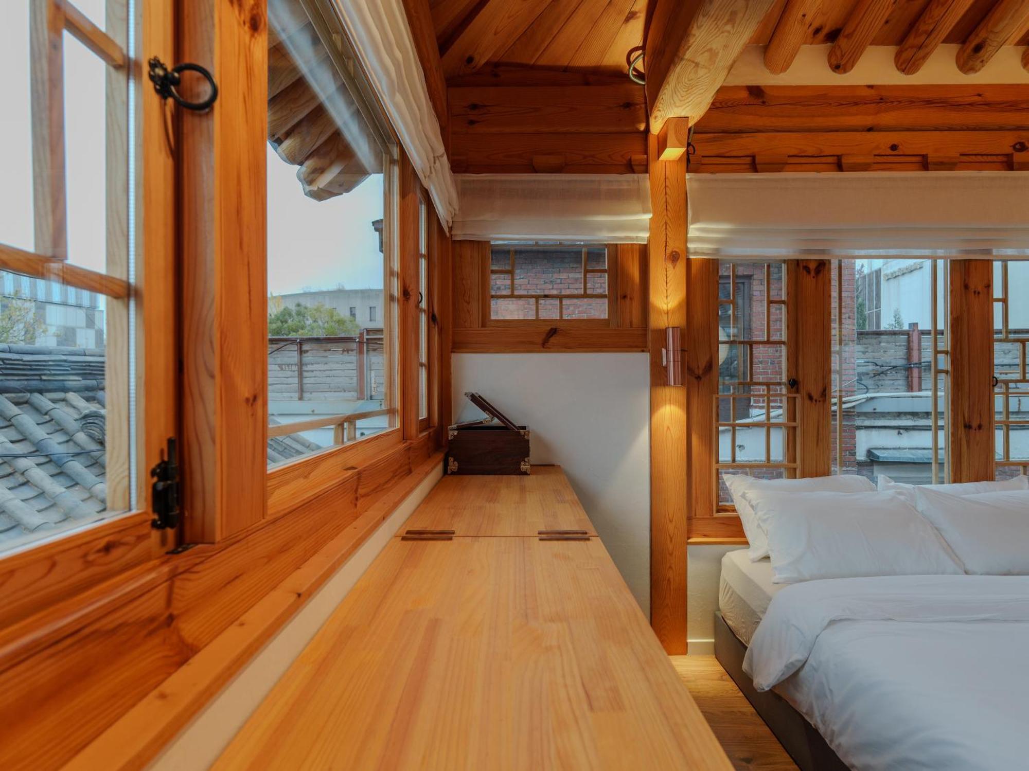 Awik Hanok Hotel