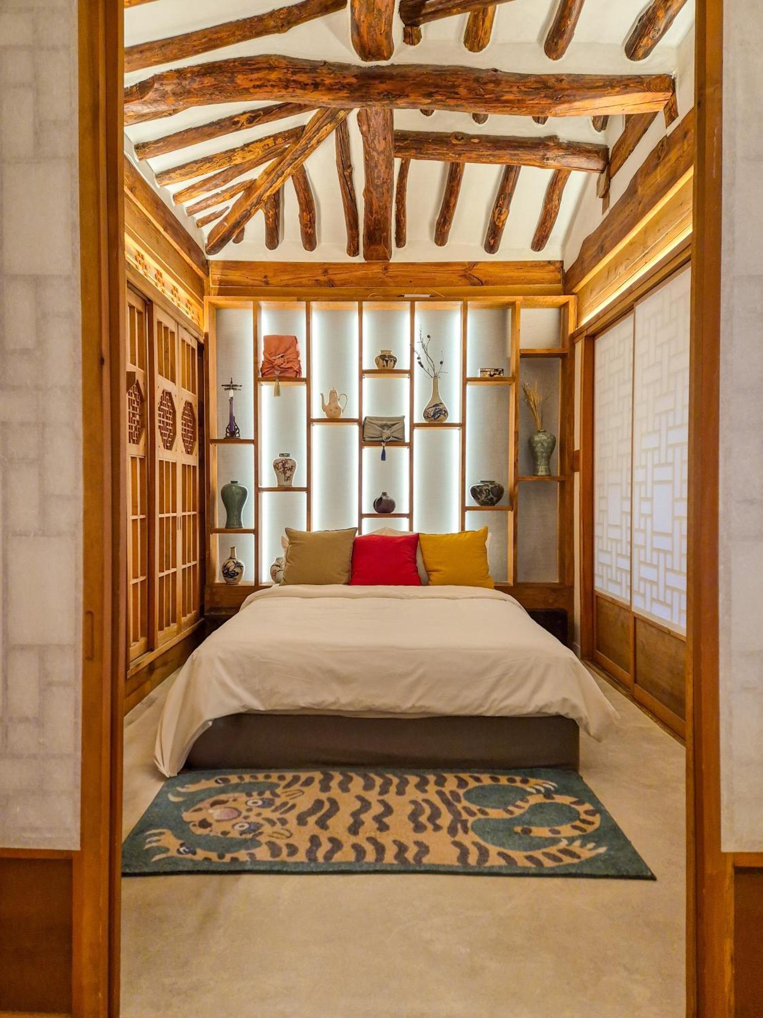 Awik Hanok Hotel