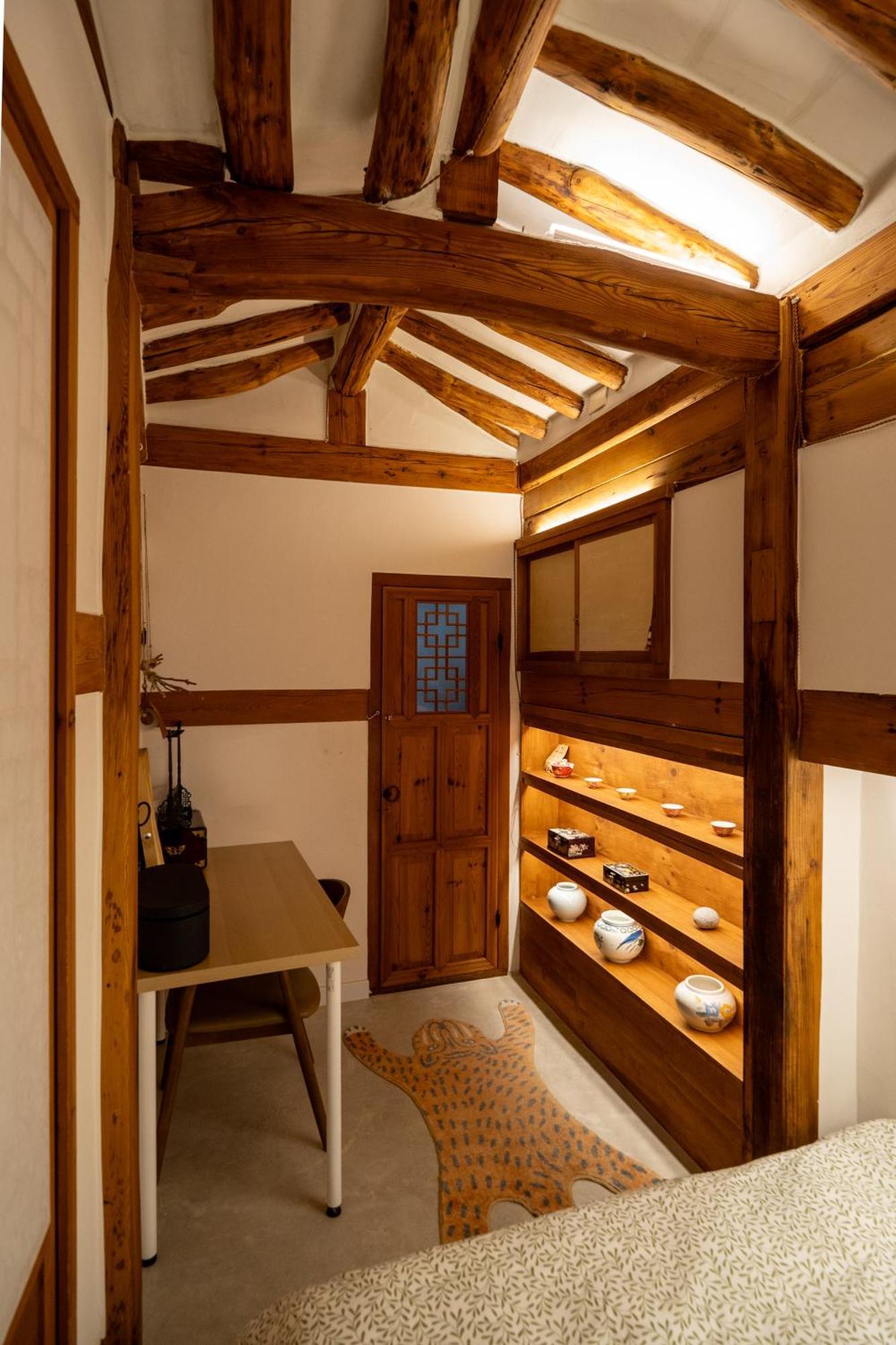 Awik Hanok Hotel