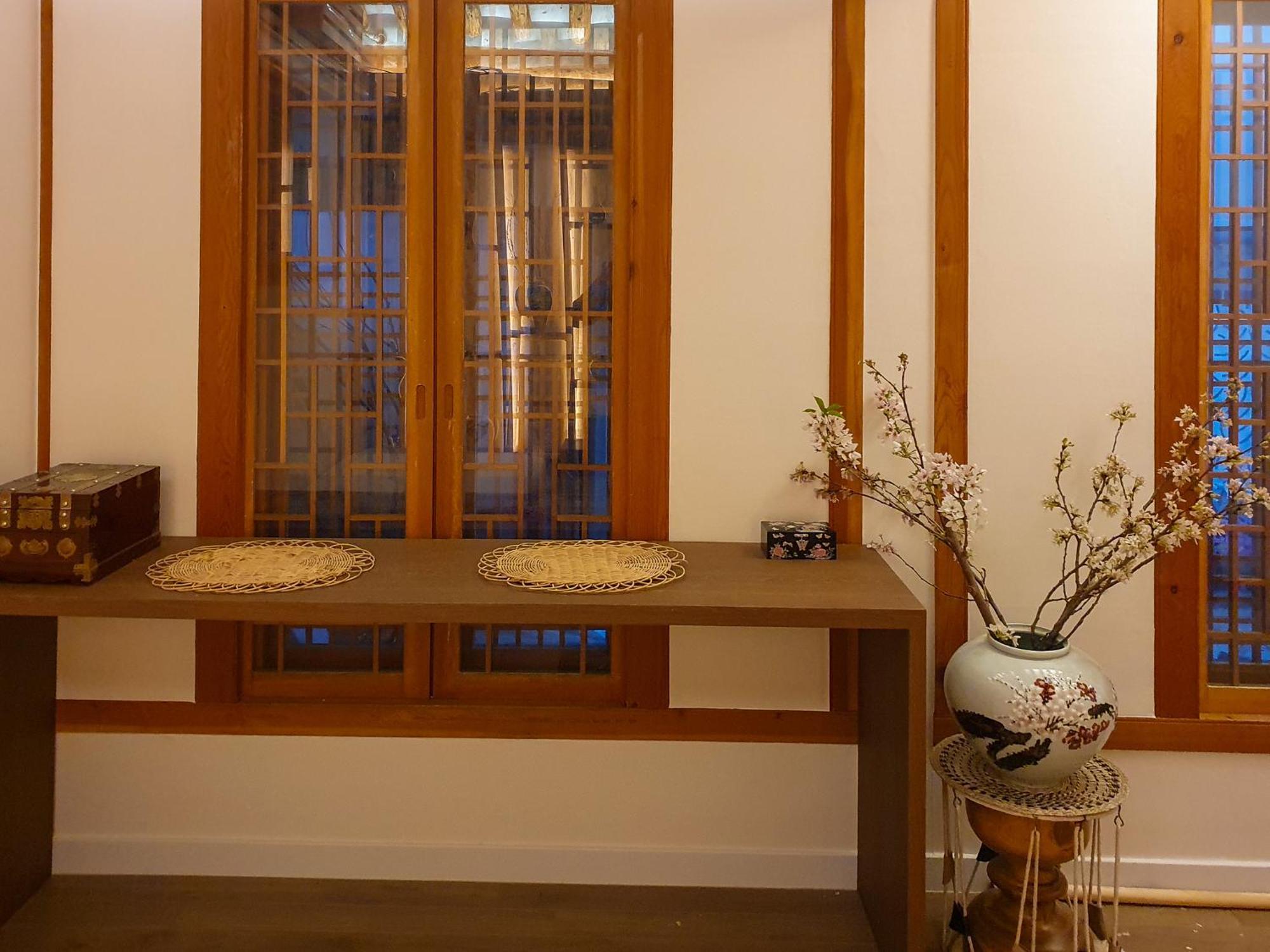 Awik Hanok *