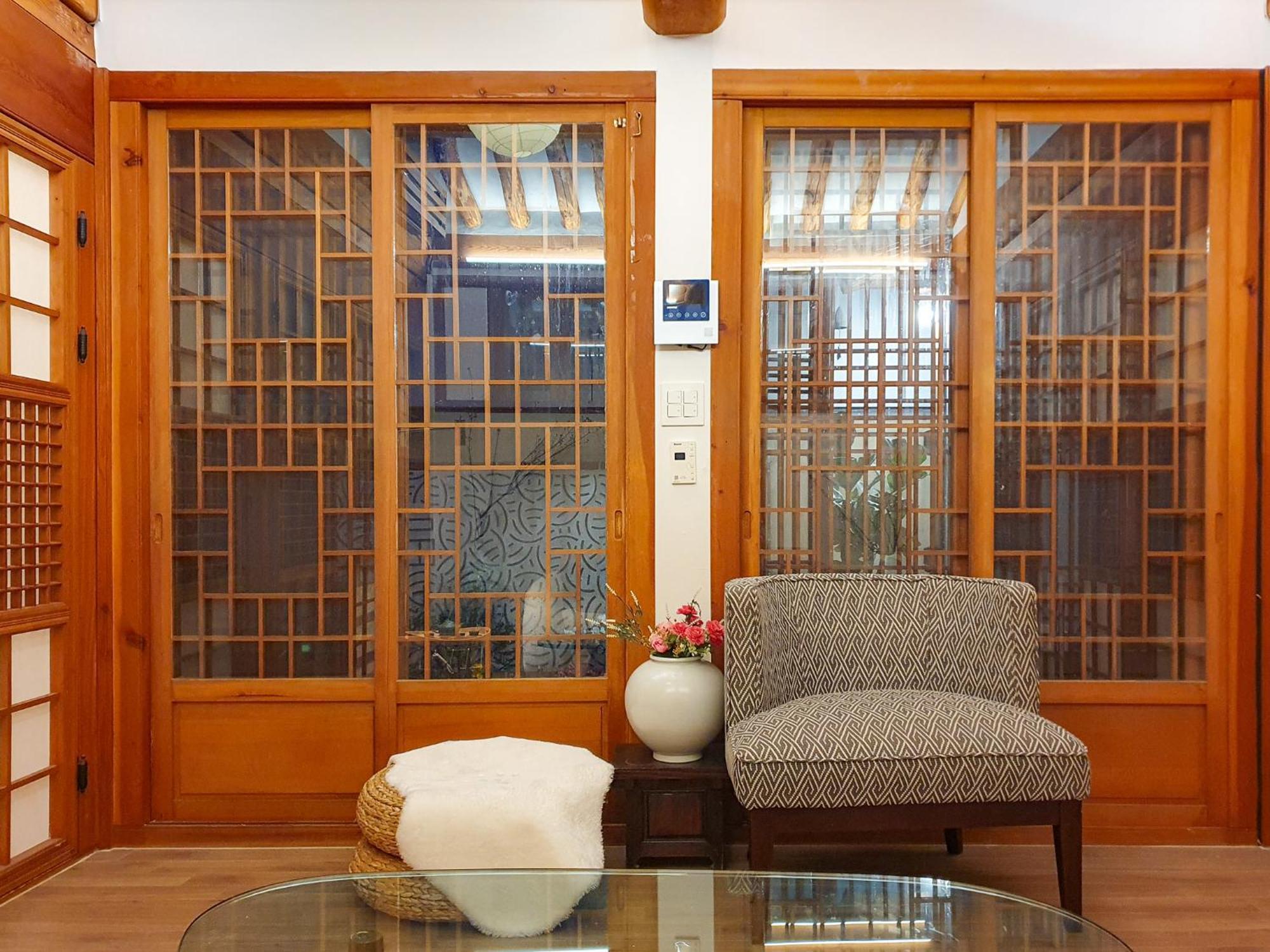 Awik Hanok Hotel