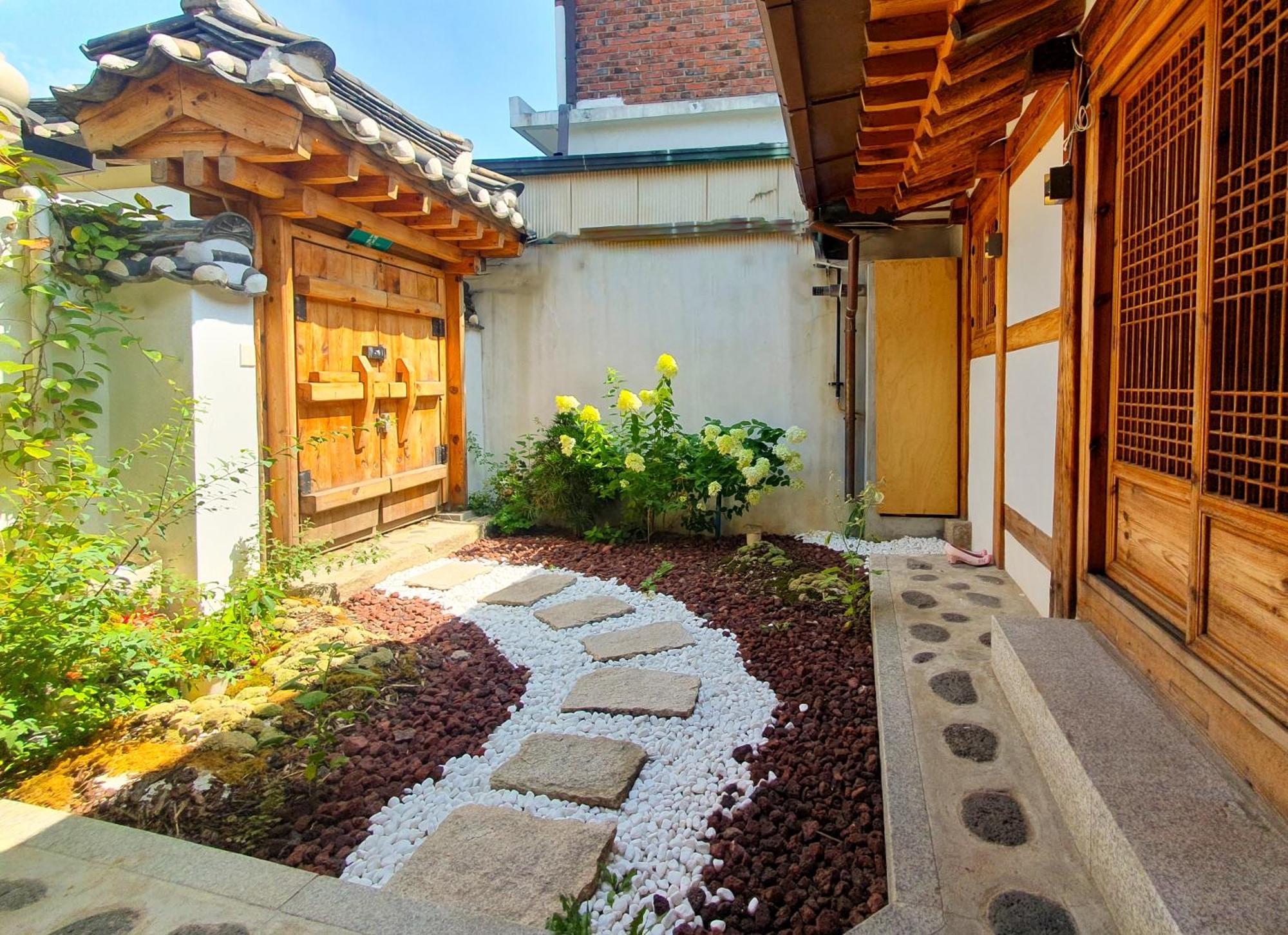 Hotel Awik Hanok *